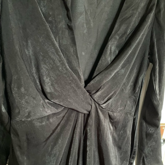 Long sleeve gown with leg slit - Picture 2 of 2